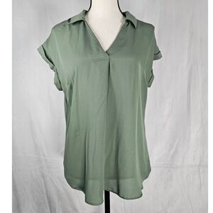 Fortune + Ivy Medium Sage Green Mixed Media V-Neck Cuffed Short Sleeve Blouse